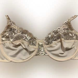 NWOT Vintage Warners lace bra.
